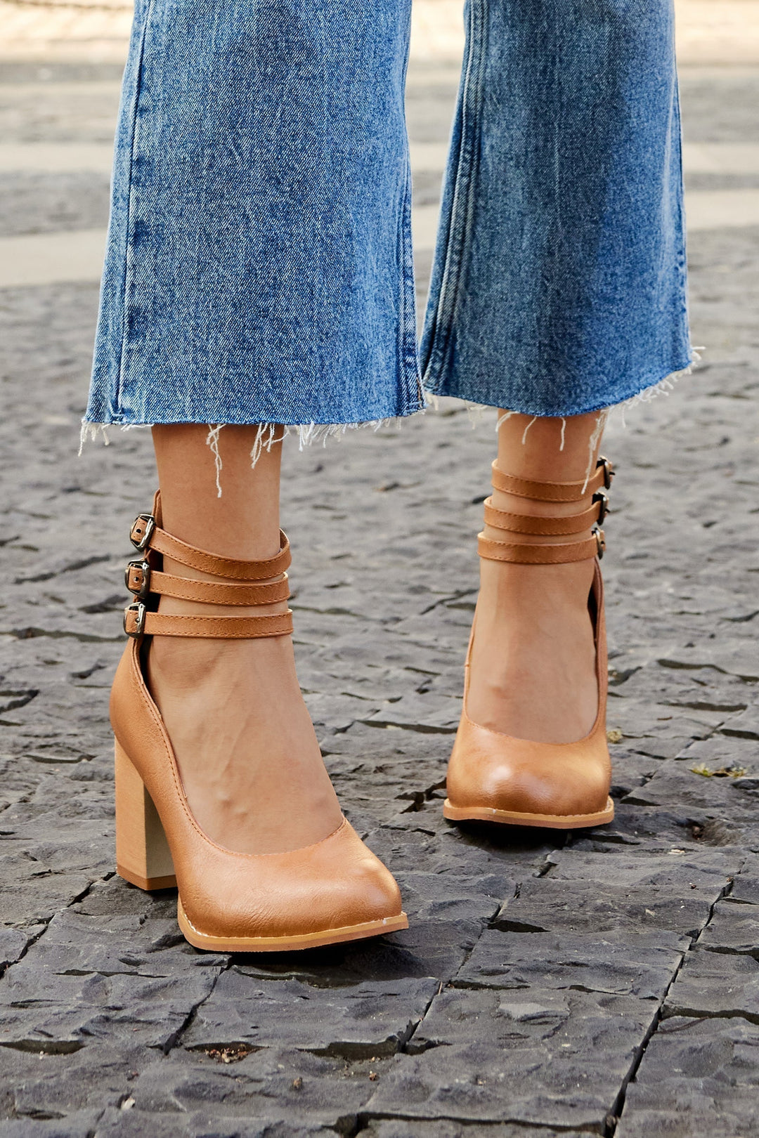 Casilda | Smooth Sandals with Ankle Strap and Thick Sole