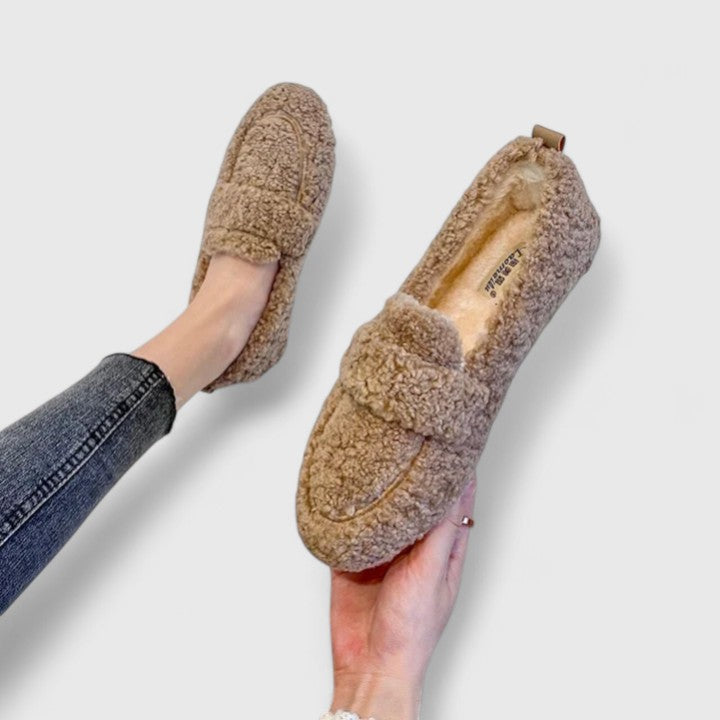 Solenne – Warm Slippers with Elegant Design