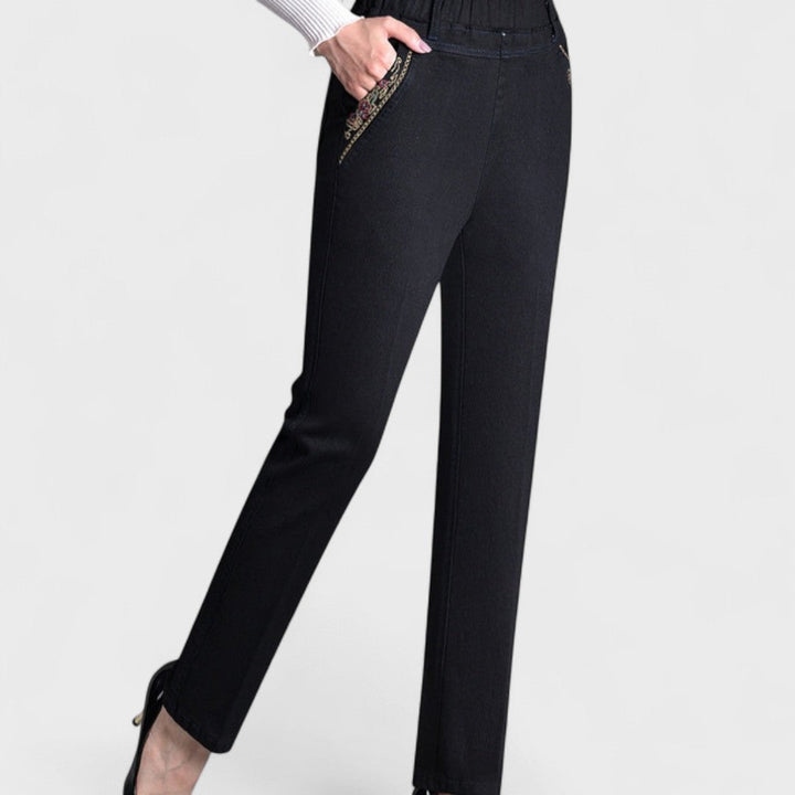 Ava – Women's Jeans with Side Pockets and Elastic Waist