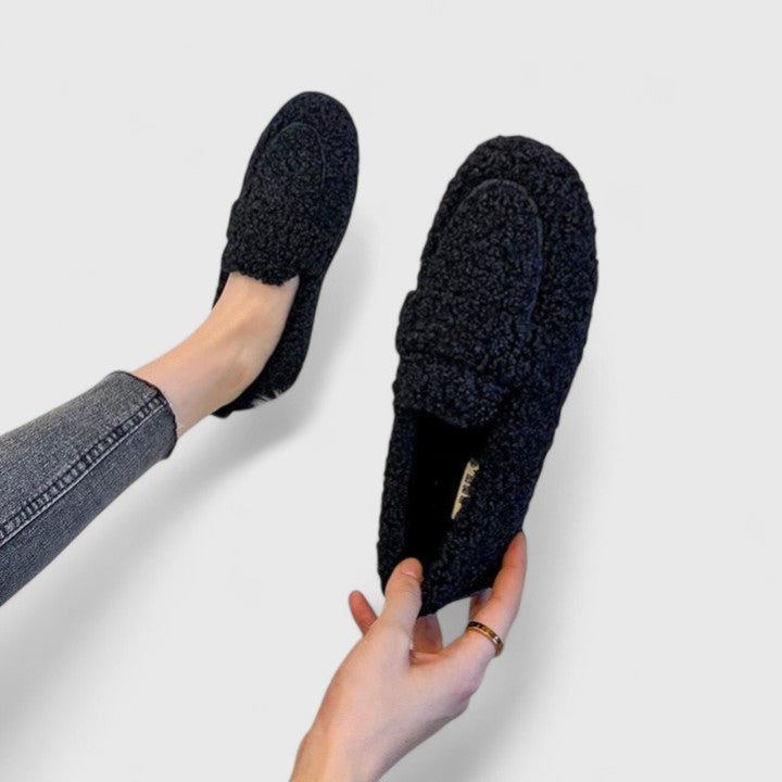 Solenne – Warm Slippers with Elegant Design